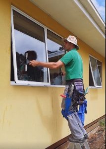 Professional window cleaner 2 panels together Geelong